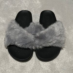 Victoria Secret Pink Fuzzy flip flop